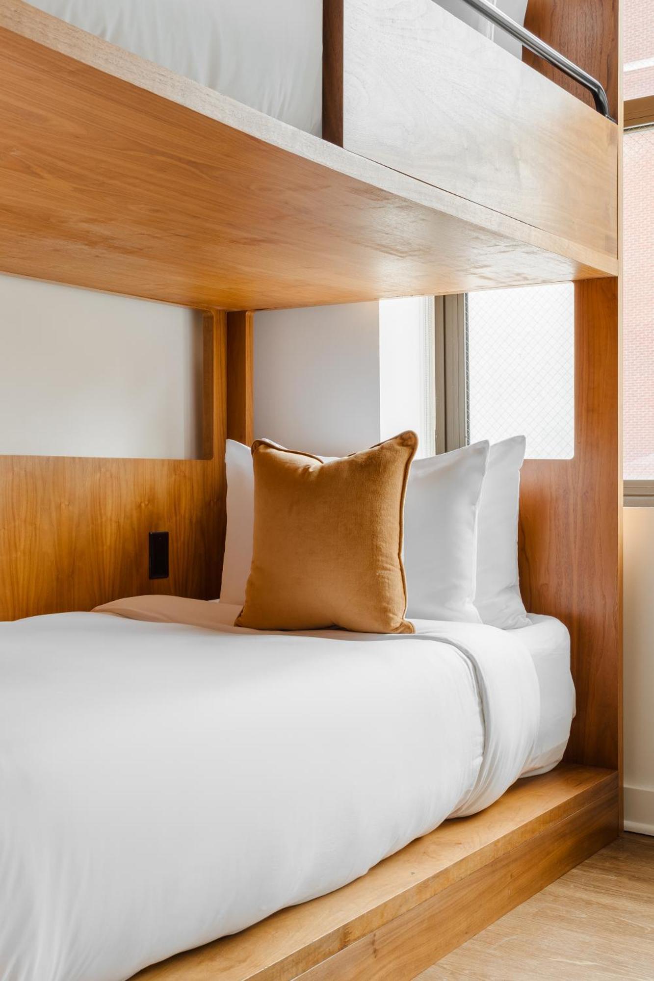 Found Hotel Chicago River North Екстер'єр фото