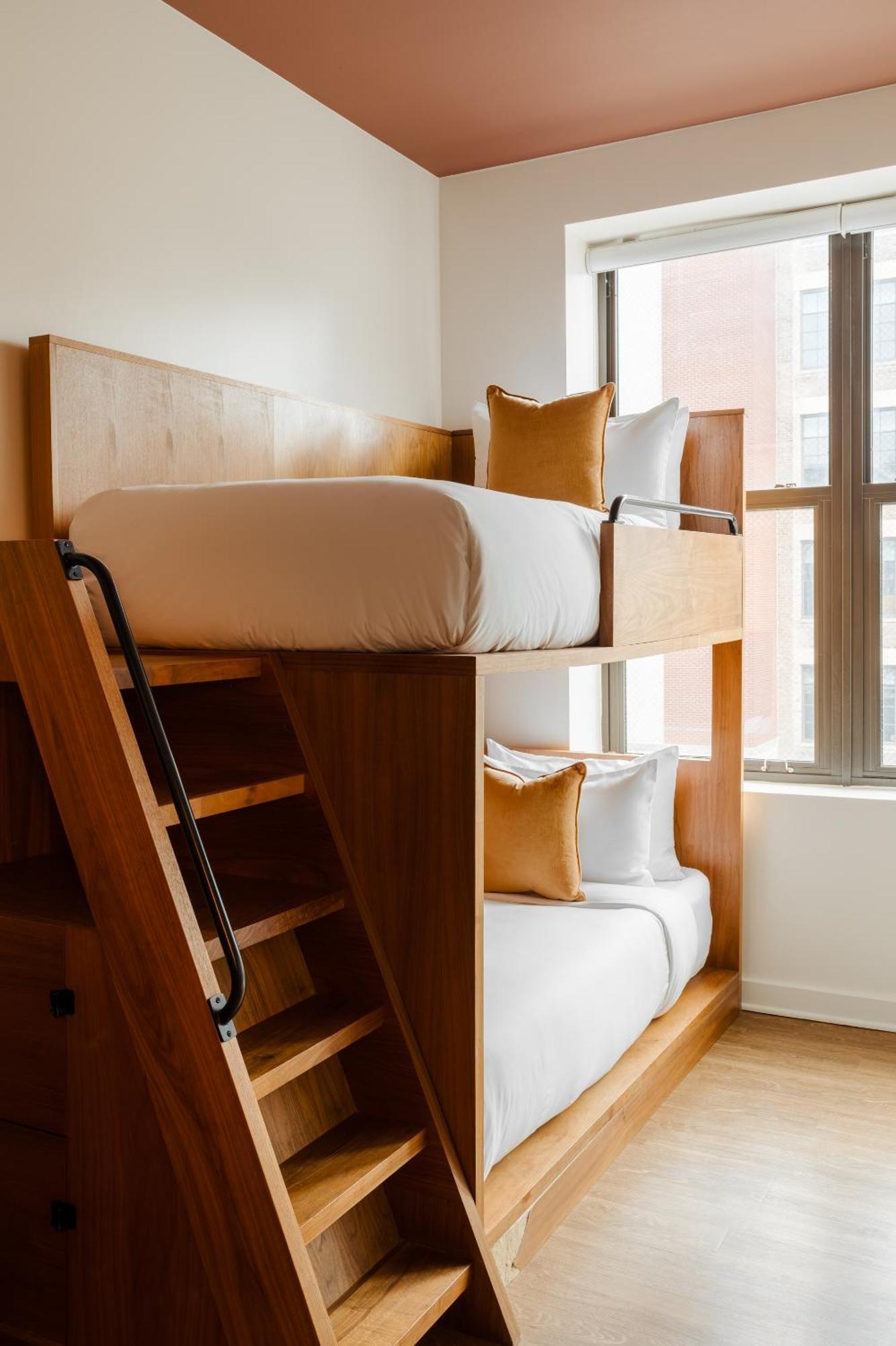 Found Hotel Chicago River North Екстер'єр фото