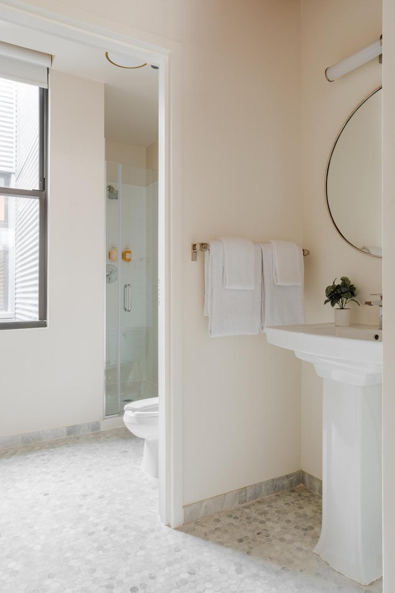 Found Hotel Chicago River North Екстер'єр фото