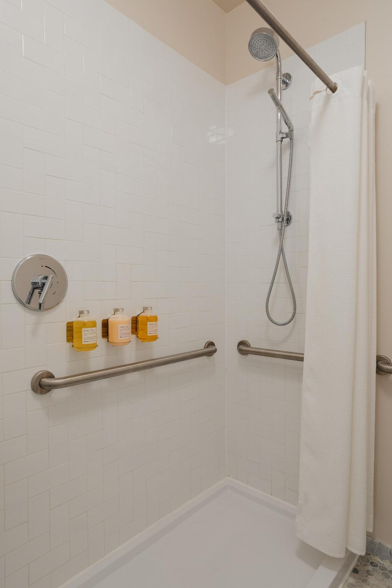 Found Hotel Chicago River North Екстер'єр фото