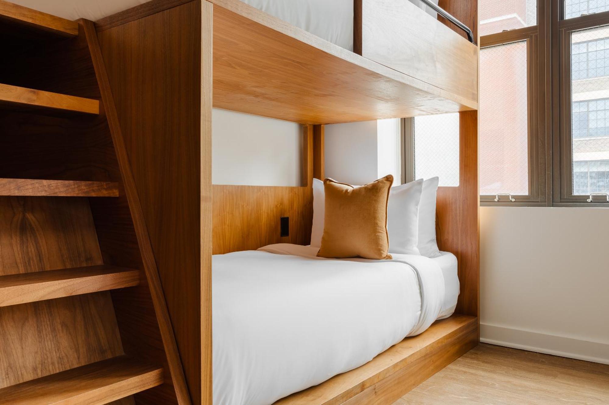 Found Hotel Chicago River North Екстер'єр фото