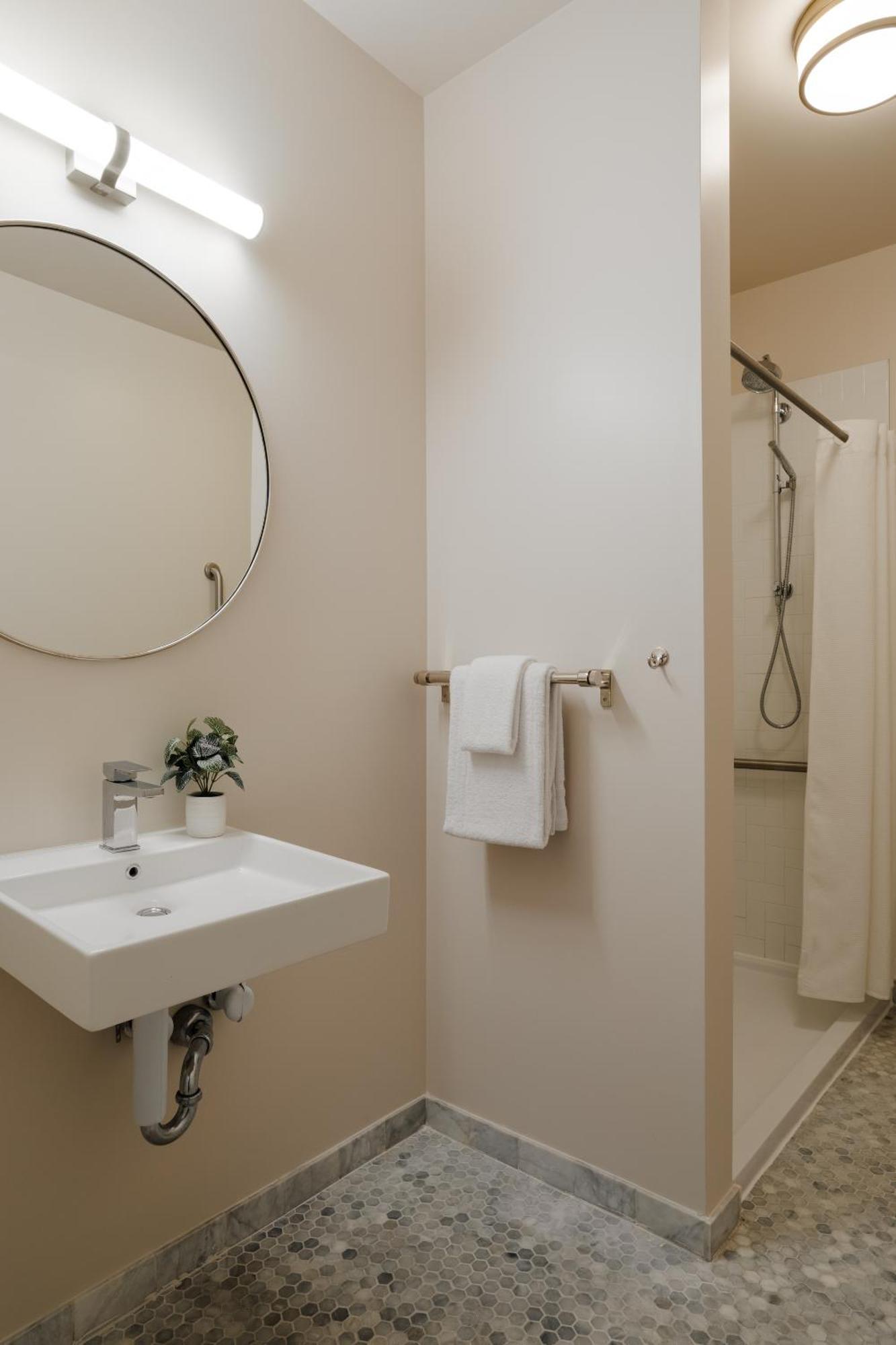 Found Hotel Chicago River North Екстер'єр фото