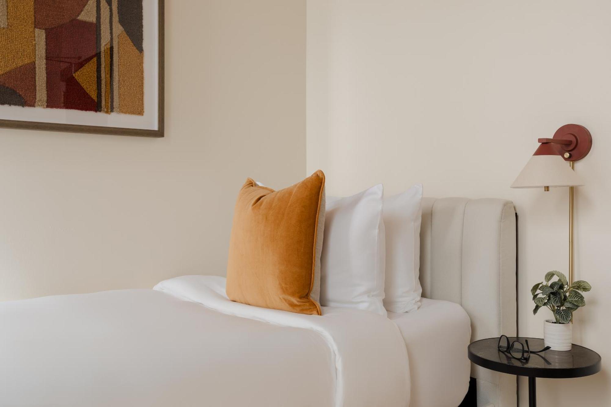 Found Hotel Chicago River North Екстер'єр фото