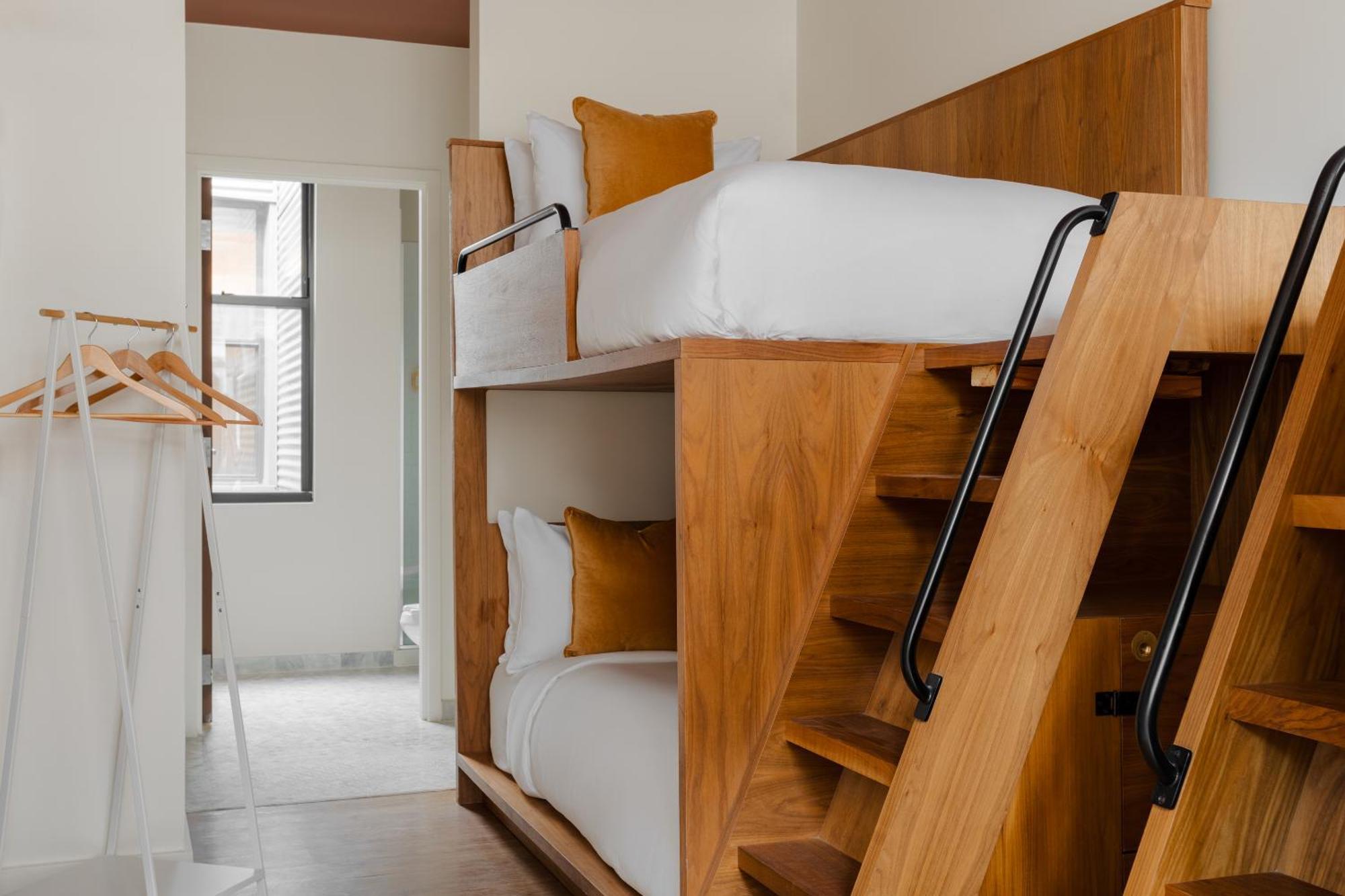 Found Hotel Chicago River North Екстер'єр фото
