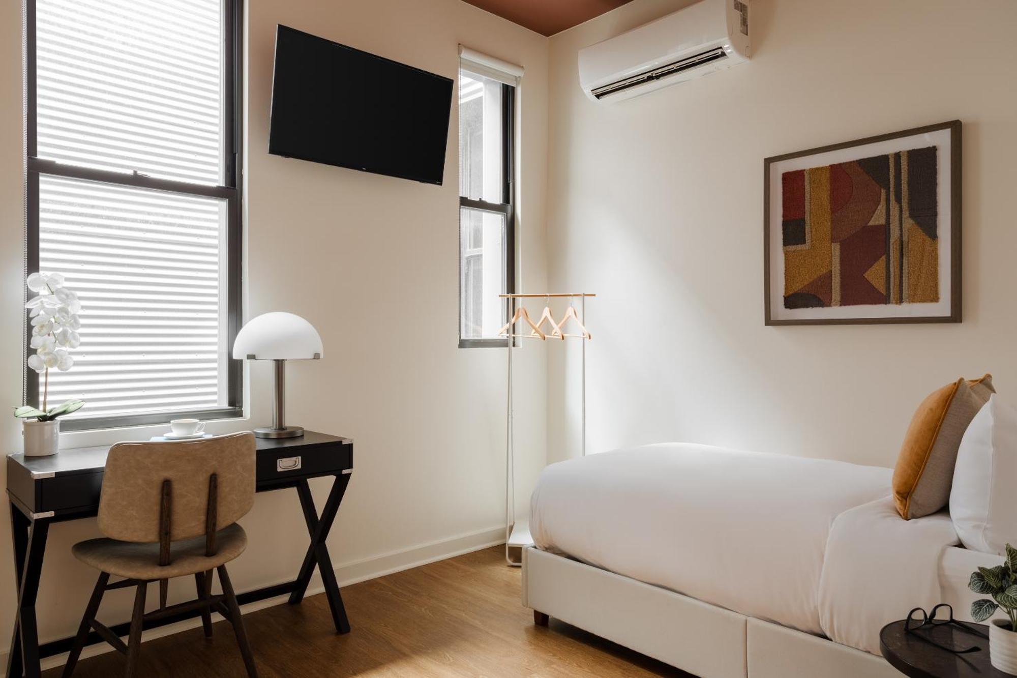 Found Hotel Chicago River North Екстер'єр фото
