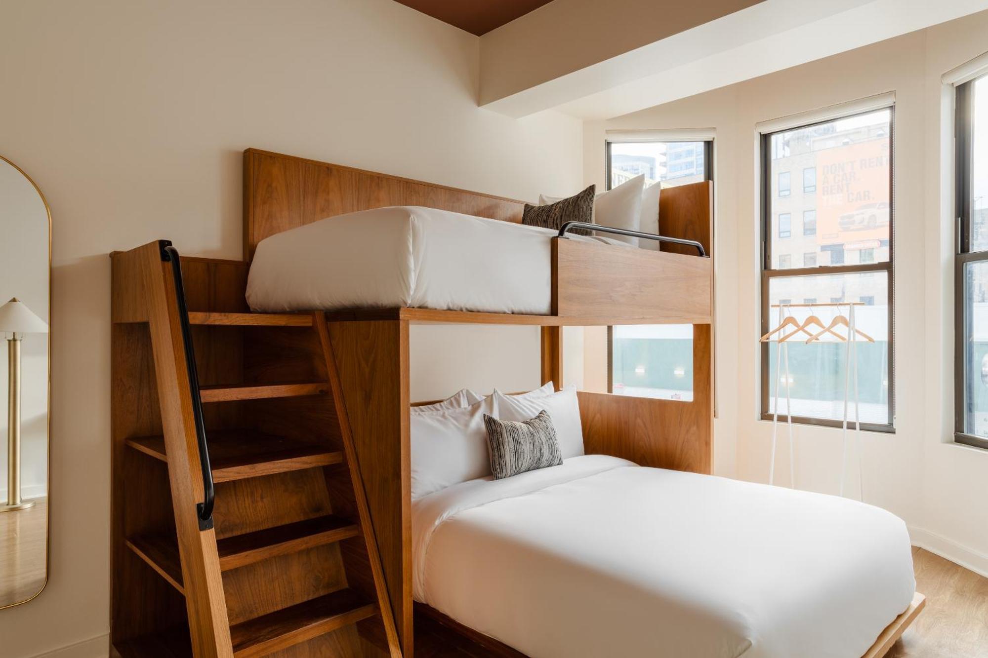 Found Hotel Chicago River North Екстер'єр фото