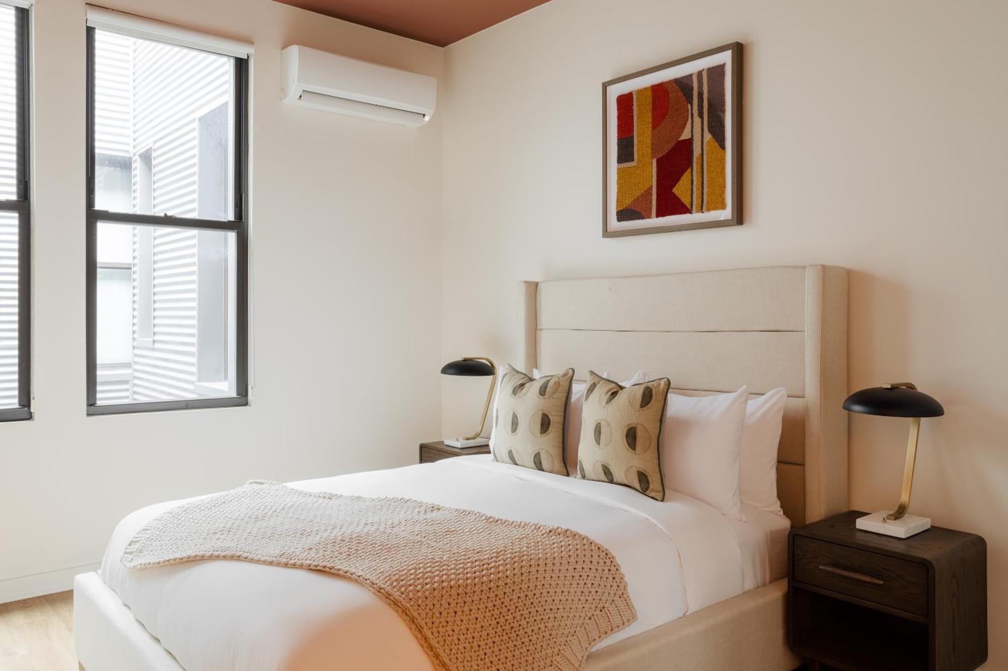 Found Hotel Chicago River North Екстер'єр фото
