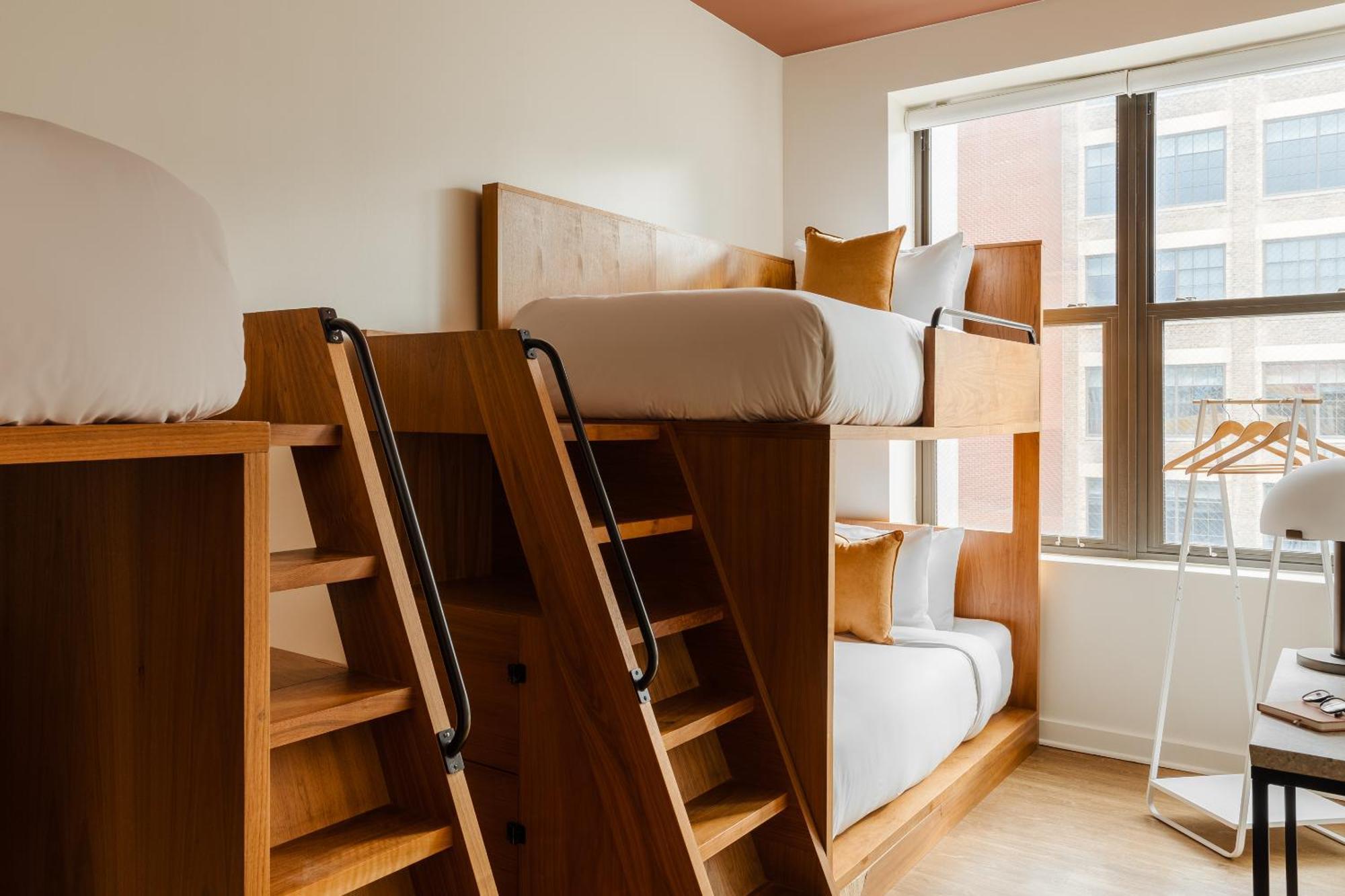 Found Hotel Chicago River North Екстер'єр фото
