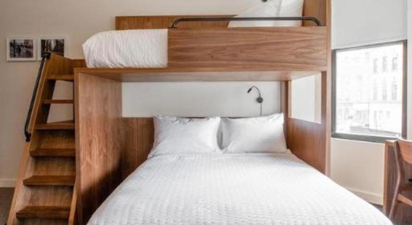 Found Hotel Chicago River North Екстер'єр фото