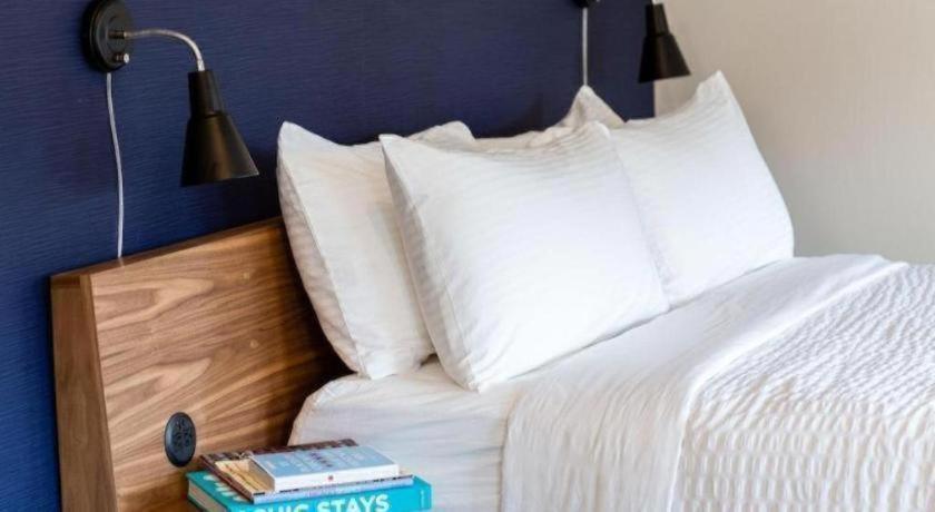 Found Hotel Chicago River North Екстер'єр фото