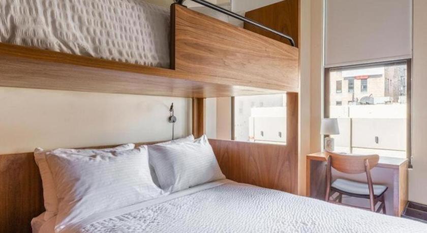 Found Hotel Chicago River North Екстер'єр фото